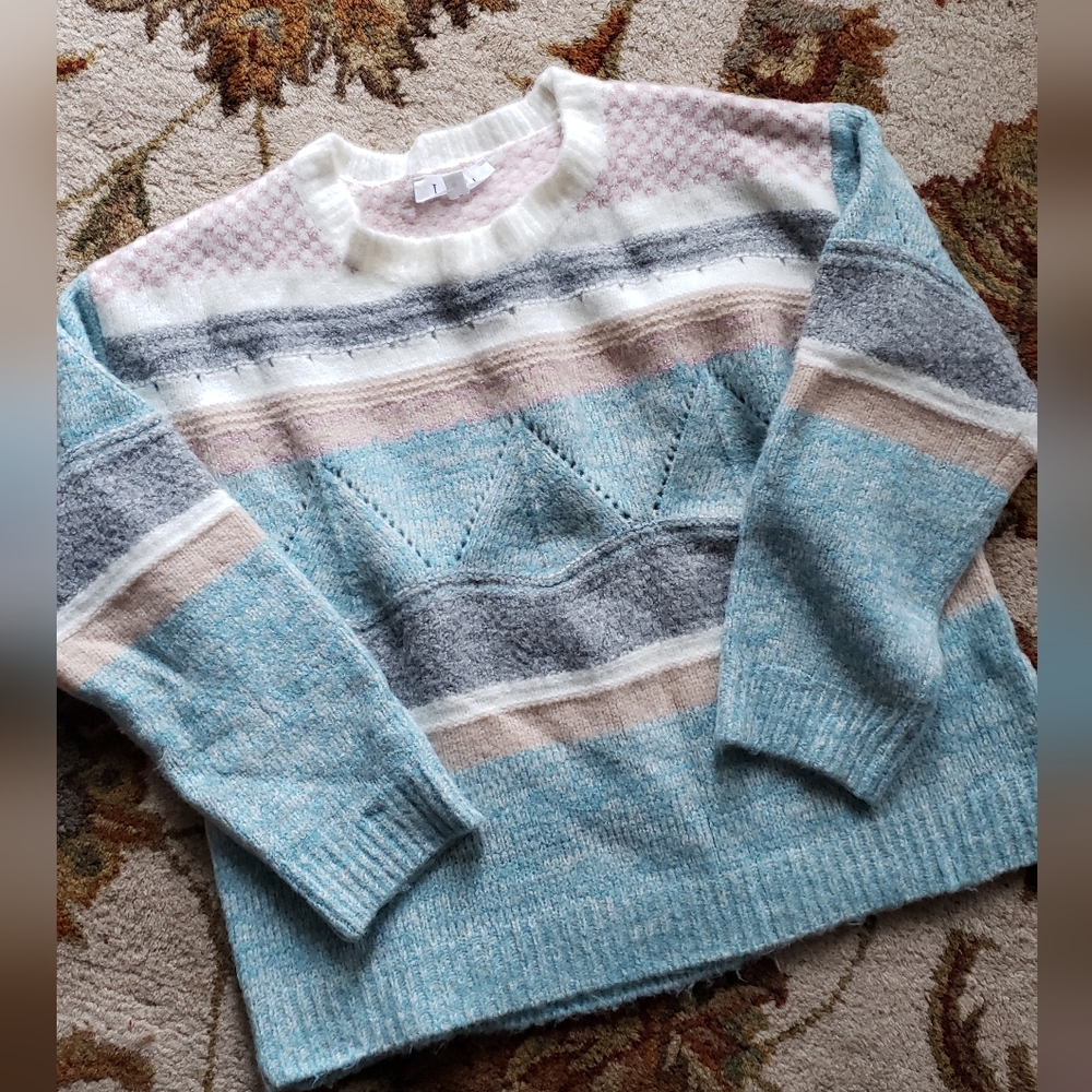 Worn only once! Cute women's multicolored patterned cropped sweater